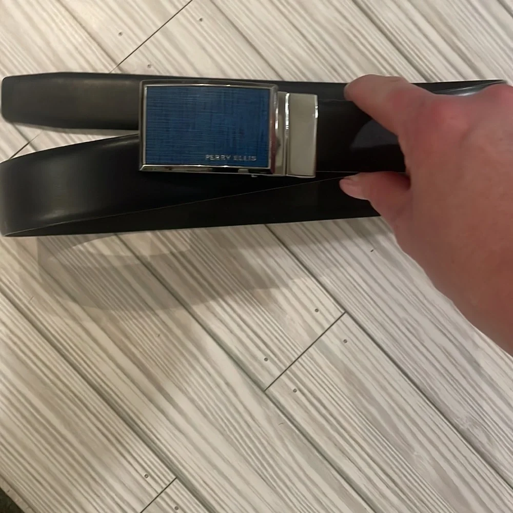 Mens black leather Perry Ellis belt. Size 38/05. 44” long..